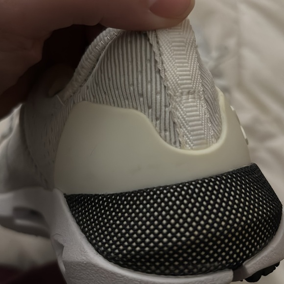 Women’s White Under Armour Shoes - Picture 4 of 4